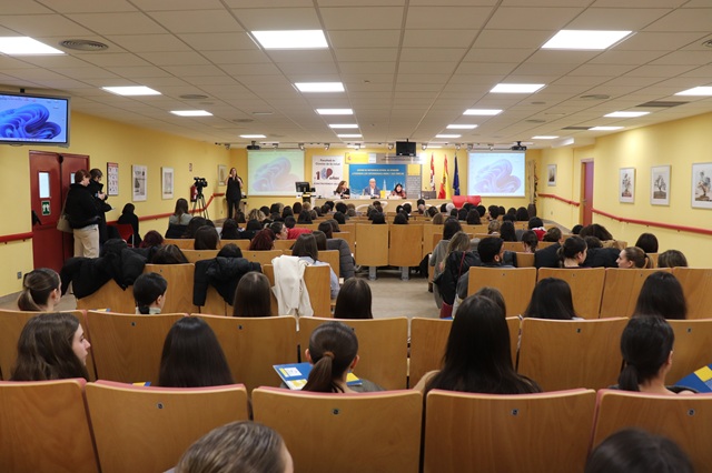 Inauguración de la Jornada por Aitor Aparicio García, director del Creer, y Mª Ángeles Martínez Martín, decana de la Facultad de Ciencias de la Salud de la Universidad de Burgos.
