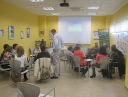 Participantes en el taller de empatía impartido por el psicólogo de Epona