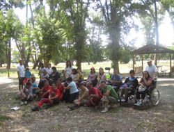 Grupo de participantes en la exhibición canina en el Parque El Parral