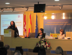 La Dra. Beatriz Lara en su charla en el Creer