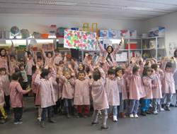 Escolares del Colegio Sierra de Atapuerca mostrando el resultado final de la actividad