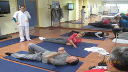 Participantes del programa de Autocuidados en el gimnasio del Creer