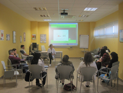 Participantes en el taller de técnicas de relajación