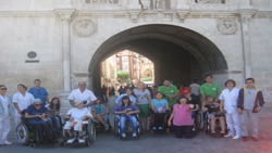 El grupo de jóvenes en su visita turística por la ciudad