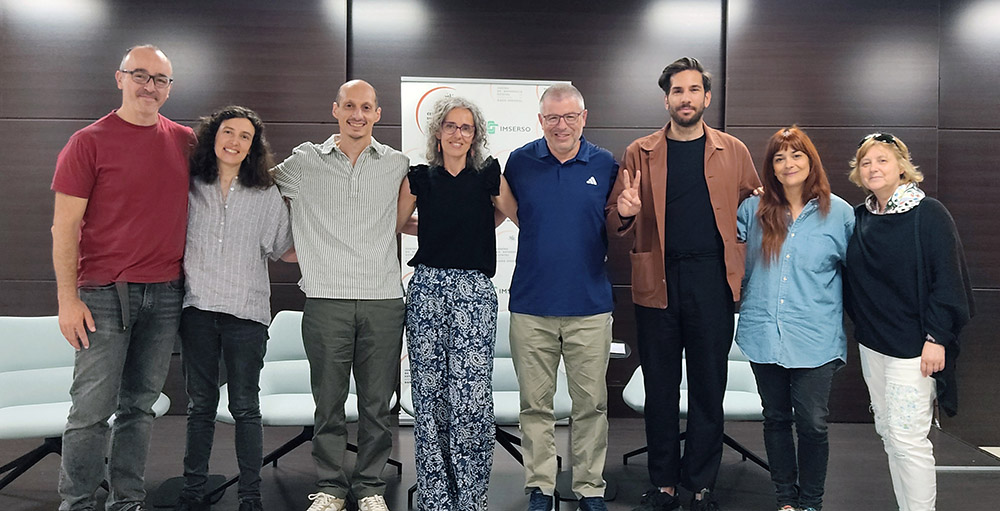 Foto grupal de las personas que intervinieron en la jornada.