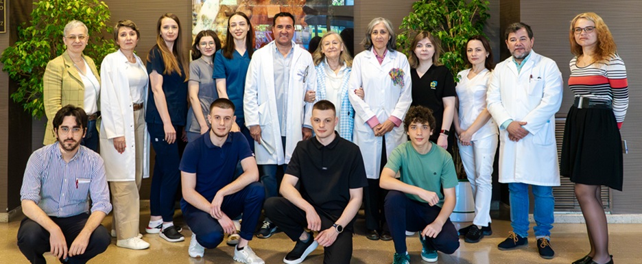 Personal del Ceadac junto a los profesionales sanitarios ucranianos e intérpretes.